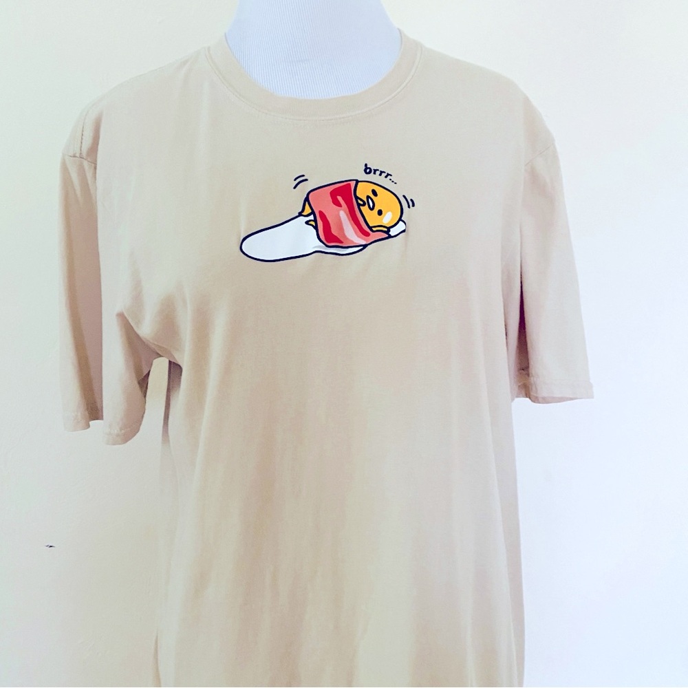 GUDETAMA SANRIO T-Shirt The Lazy Egg Bacon Tee Men's Medium Beige Kawaii Cute